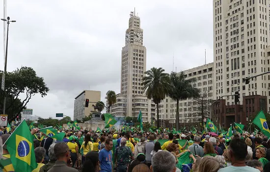 Manifestantes protestam contra resultado das urnas