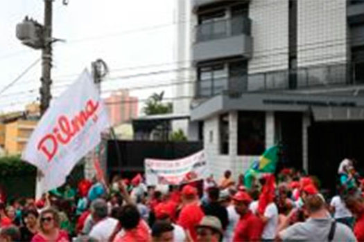 Manifestantes fazem ato de apoio a Lula em São Bernardo