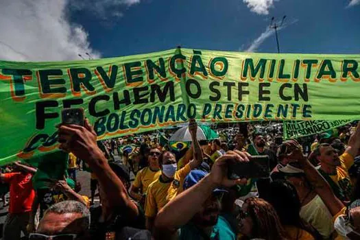 Militares reprovam participação de Bolsonaro em ato antidemocrático