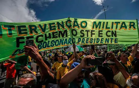 Militares reprovam participação de Bolsonaro em ato antidemocrático