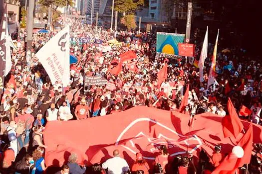 MBL e Vem Pra Rua querem ato apartidário no protesto deste domingo