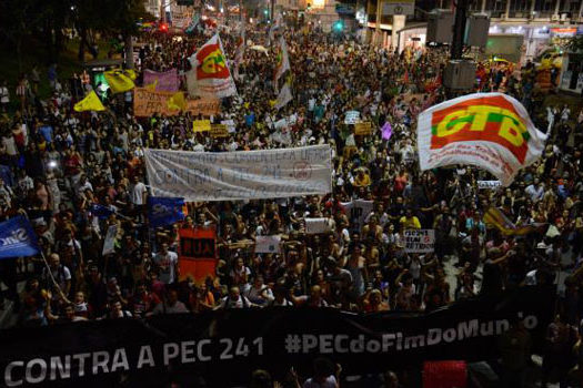 Manifestação contra PEC 241 termina em confronto no centro do Rio