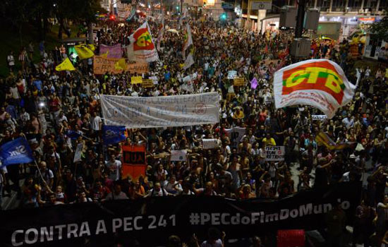 Manifestação contra PEC 241 termina em confronto no centro do Rio