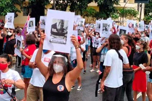 Manifestantes vão às ruas por impeachment de Bolsonaro