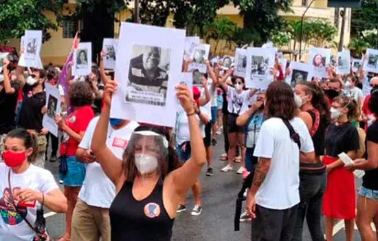 Manifestantes vão às ruas por impeachment de Bolsonaro