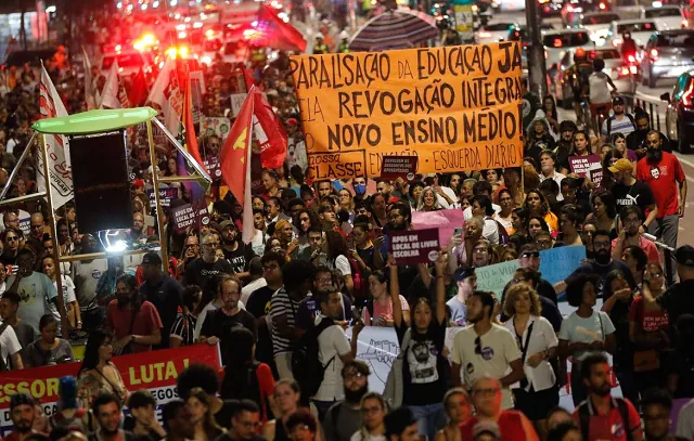 Professores e alunos realizaram manifestação em SP contra novo ensino médio