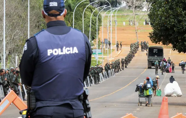 Presos no QG do Exército chegam a 1.200; 204 foram detidos domingo (8)