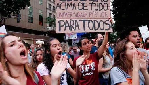 UNE se pronuncia sobre programa do governo, “Future-se”, e manifestantes dominam as redes