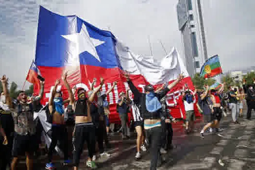 Chile suspende toque de recolher em Santiago e outras três cidades