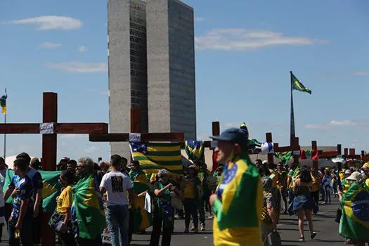 Manifestantes pró-Bolsonaro protestam contra governadores em Brasília