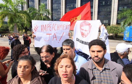 Em protesto contra Crivella