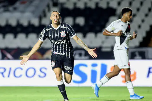 Com mais um gol no fim de Everaldo, Corinthians vence Vasco fora de casa