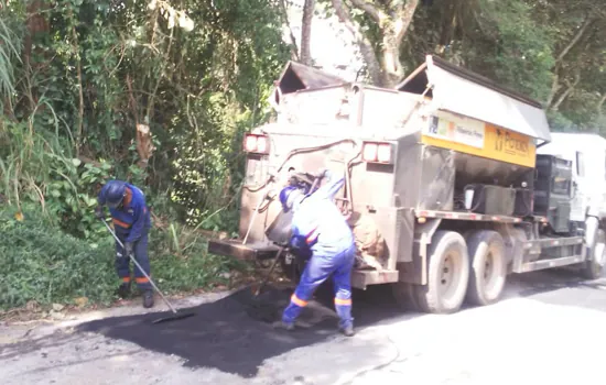 Ribeirão Pires realiza tapa-buraco no Bairro Tanque Caio