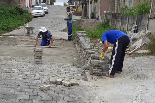 Rua Virgílio Roncon, em Ribeirão Pires, recebe manutenção após 15 anos