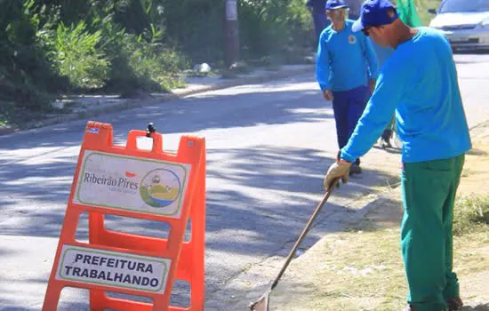 Prefeitura dá continuidade à manutenção de vias em Ouro Fino