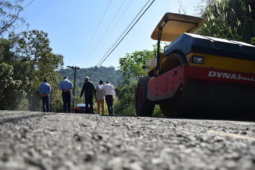 Vias do Jardim Iramaia, em Ribeirão Pires, recebem manutenção