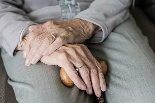 Abril é o mês dedicado à conscientização sobre Doença de Parkinson