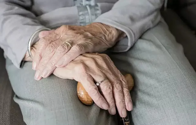 Abril é o mês dedicado à conscientização sobre Doença de Parkinson