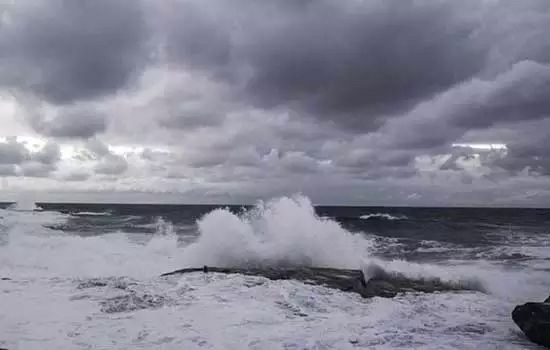 Mar agitado e risco de ressaca no Sul e no Sudeste