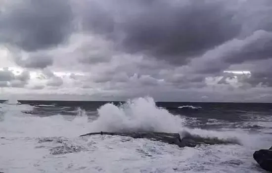 Grandes ondas e risco de ressaca no Sul e no Sudeste