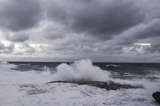 Alerta da Marinha para fortes ventos no litoral de São Paulo