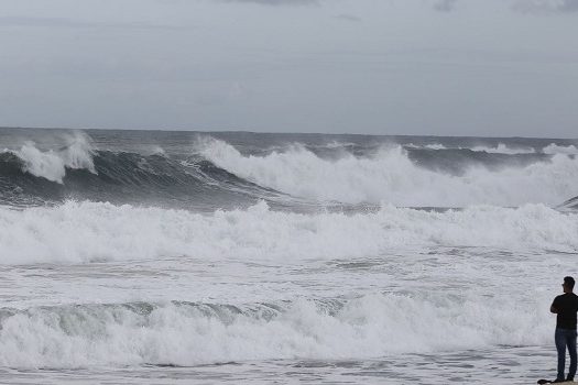 RJ: chegada de ciclone extratropical causa ventos fortes e estragos