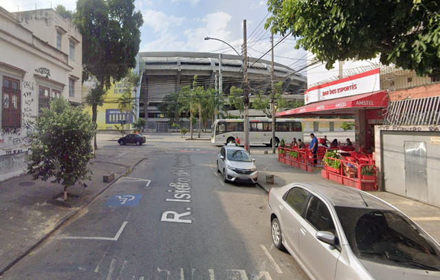 Um homem é morto a tiros e outro fica ferido em briga de bar próximo ao Maracanã