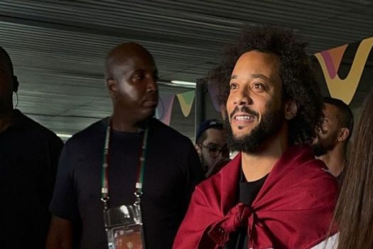 Marcelo chega ao Rio e faz festa ao lado da família e de torcedores do Fluminense