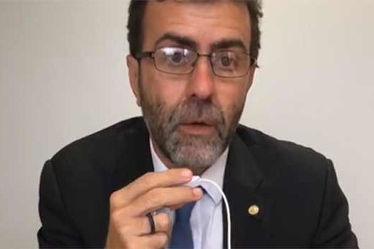 Marcelo Freixo anuncia projetos para barrar decretos de Bolsonaro sobre armas