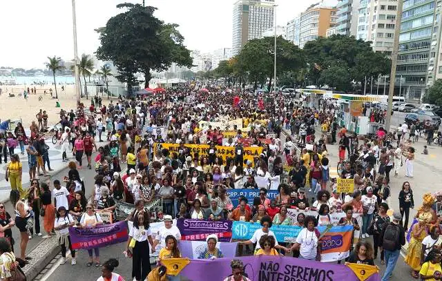 Marcha de Mulheres Negras toma conta de Copacabana