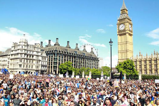 Brexit: Parlamento britânico discute petição por novo referendo