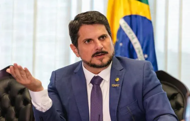 PF faz buscas em gabinete de Marcos do Val