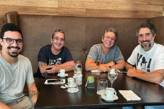 Marcos Mion e Boninho se encontram em restaurante da Globo