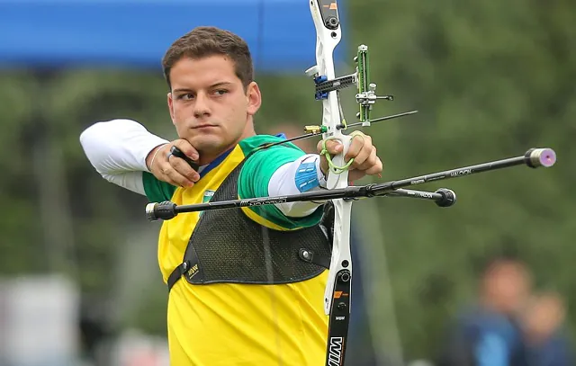 Marcus D’Almeida assume liderança do ranking mundial do tiro com arco