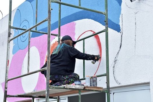 CEU Marek ganha nova identidade visual com graffiti de 800 metros quadrados