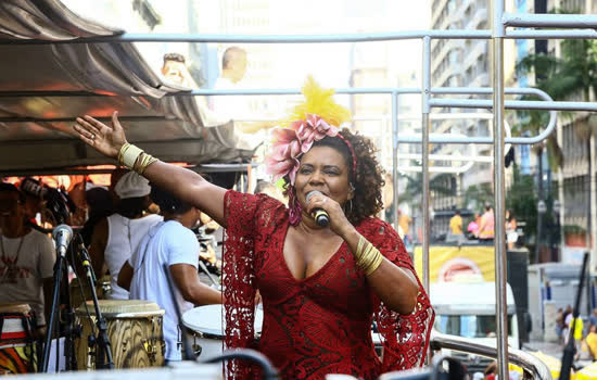 Margareth Menezes comanda bloco de rua em São Paulo_x000D_