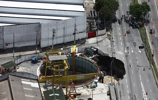 Perícia avalia rede elétrica em local de acidente na Marginal Tietê