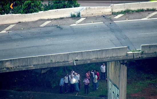 Risco de queda faz SP fechar ponte da Marginal do Tietê que dá acesso à Dutra