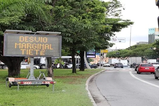 Marginal Tietê tem duas faixas liberadas para o tráfego