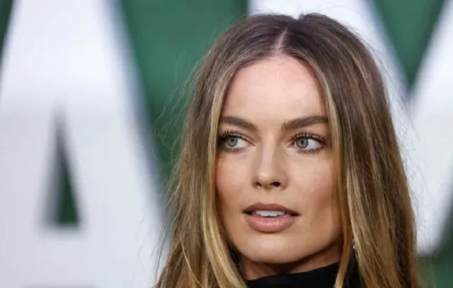 Babilônia: Margot Robbie convenceu diretor a fazer cena de beijo com Brad Pitt