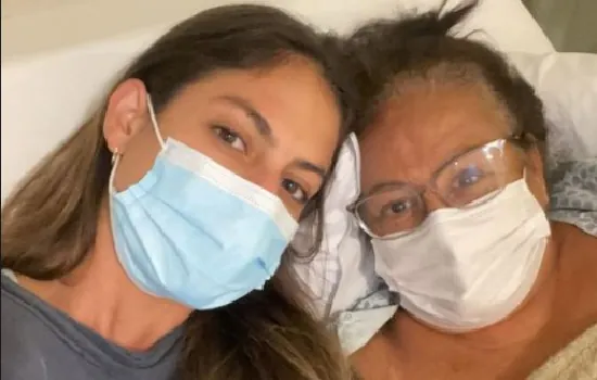 Mari Gonzalez desabafa após passar a noite no hospital com a mãe