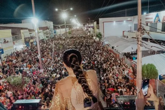 Mari Fernandez estreia no Carnaval com chave de ouro