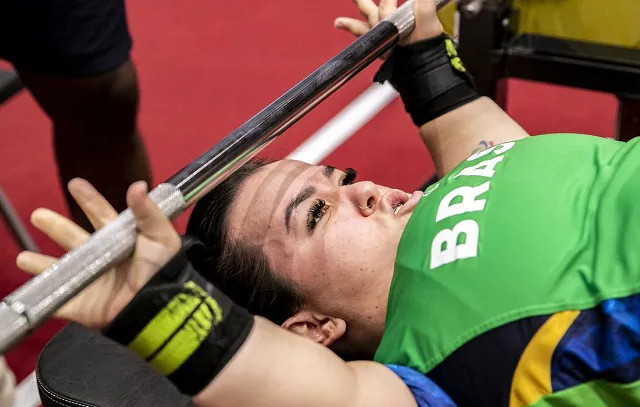 Halterofilista Mariana D’Andrea bate recorde paralímpico em São Paulo