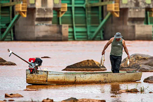 Após rompimento de barragem, 1,8 mil pescadores estão sem auxílio no ES