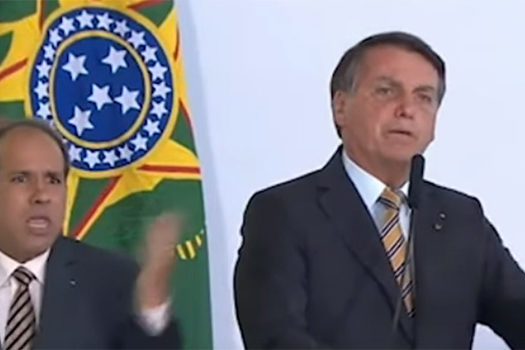 ‘Tem que deixar de ser um País de maricas’, diz Bolsonaro sobre covid-19