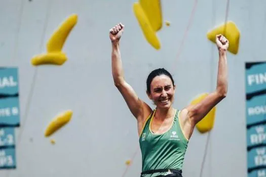 Marina Dias leva ouro inédito para o Brasil no Mundial de Paraescalada