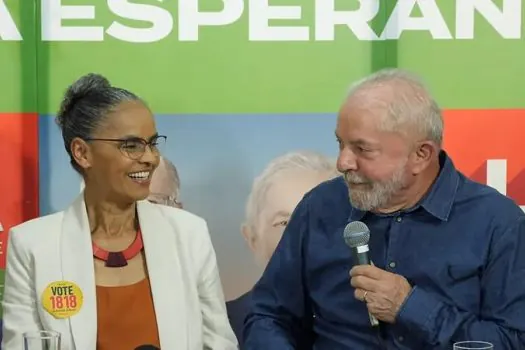 Marina Silva anuncia apoio à candidatura de Lula citando riscos à democracia