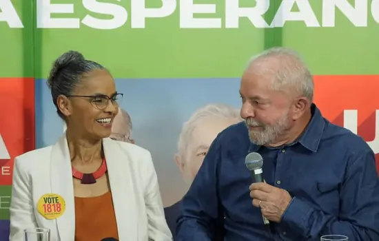 Marina Silva anuncia apoio à candidatura de Lula citando riscos à democracia