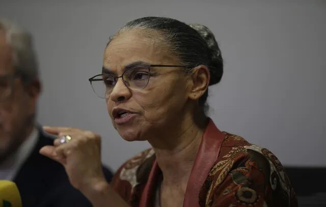 Marina Silva recebe alta hospitalar após internação por dores na coluna