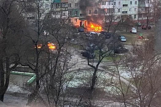 Primeiro comboio de civis escapa da cidade ucraniana Mariupol